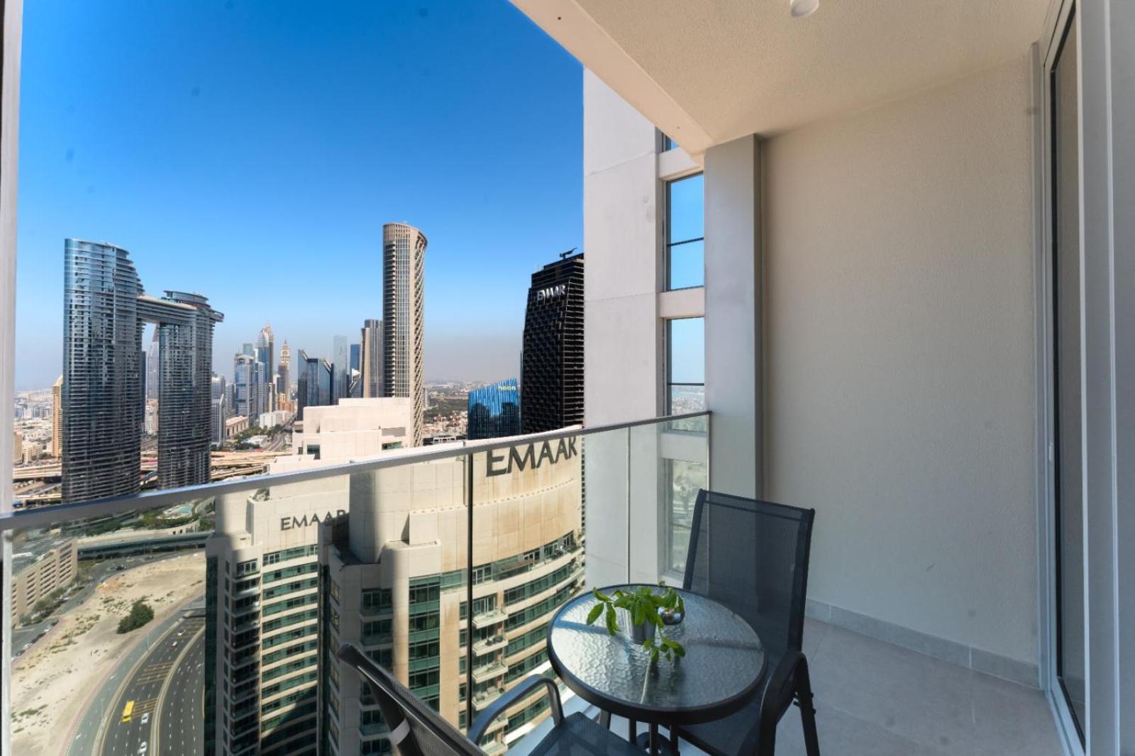 شقة Charming In Downtown Just Steps From Burj Khalifa & Mall By Bhavan