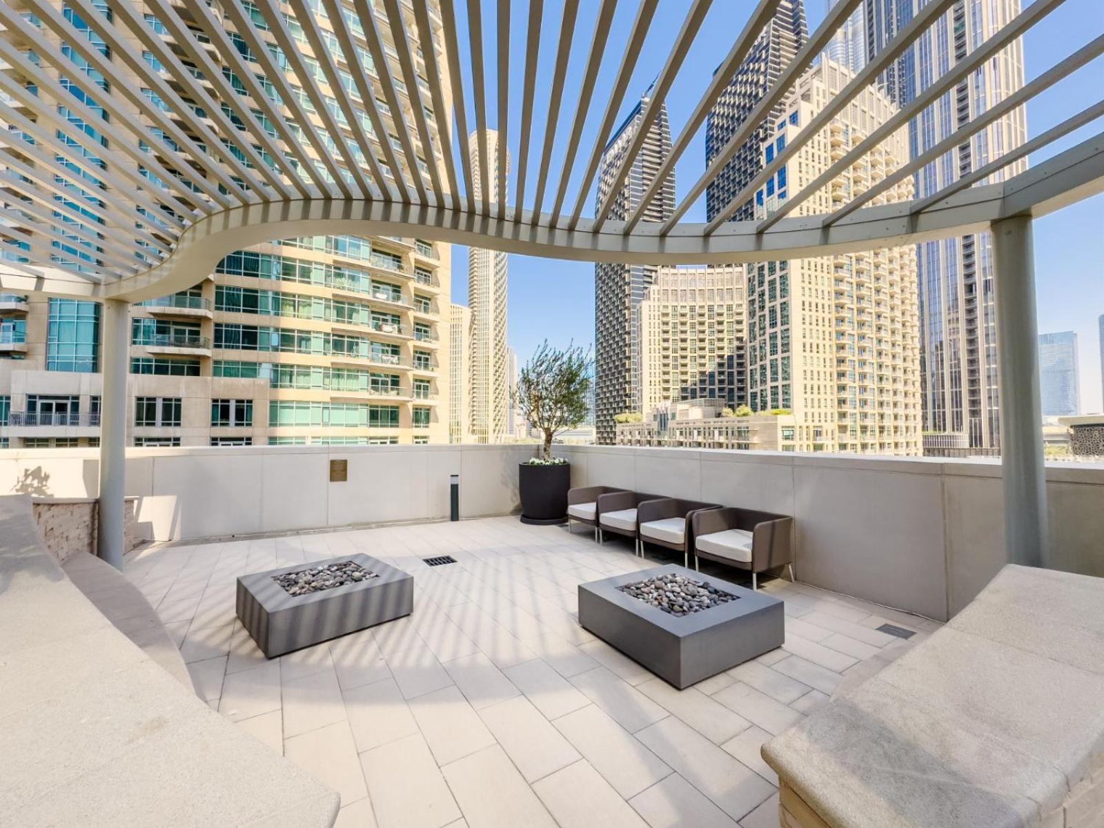 شقة Charming In Downtown Just Steps From Burj Khalifa & Mall By Bhavan *