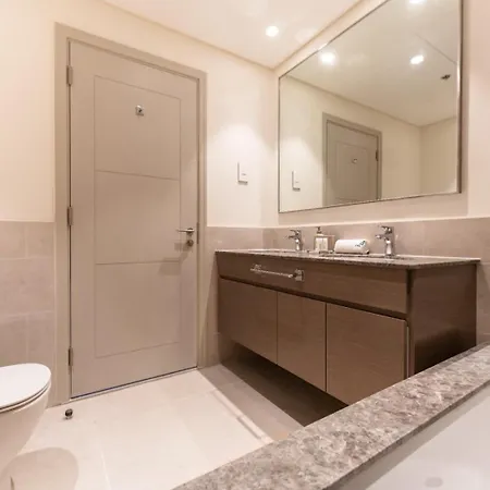 Charming Apartment In Downtown Just Steps From Burj Khalifa & Dubai Mall By Bhavan Vacation Homes Exterior photo